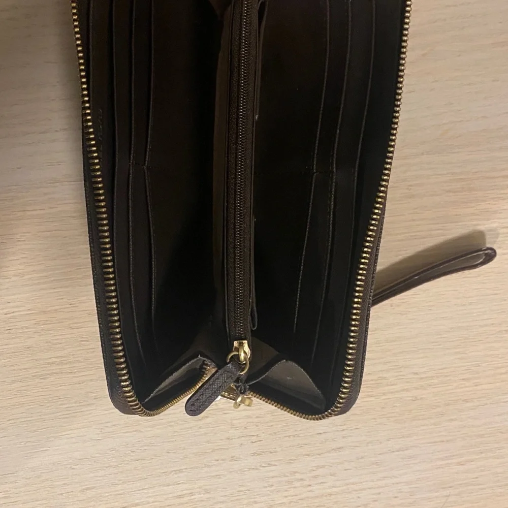 Micheal Kors wallet - Picture 6 of 7